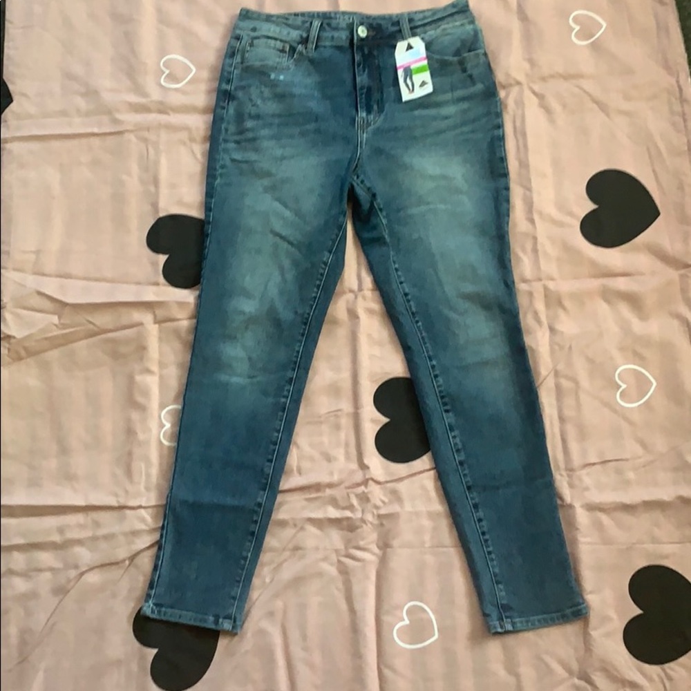 Women’s high rise skinny jeans